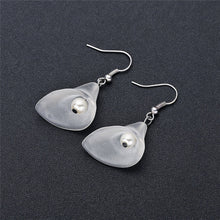 Load image into Gallery viewer, Crystal Flower